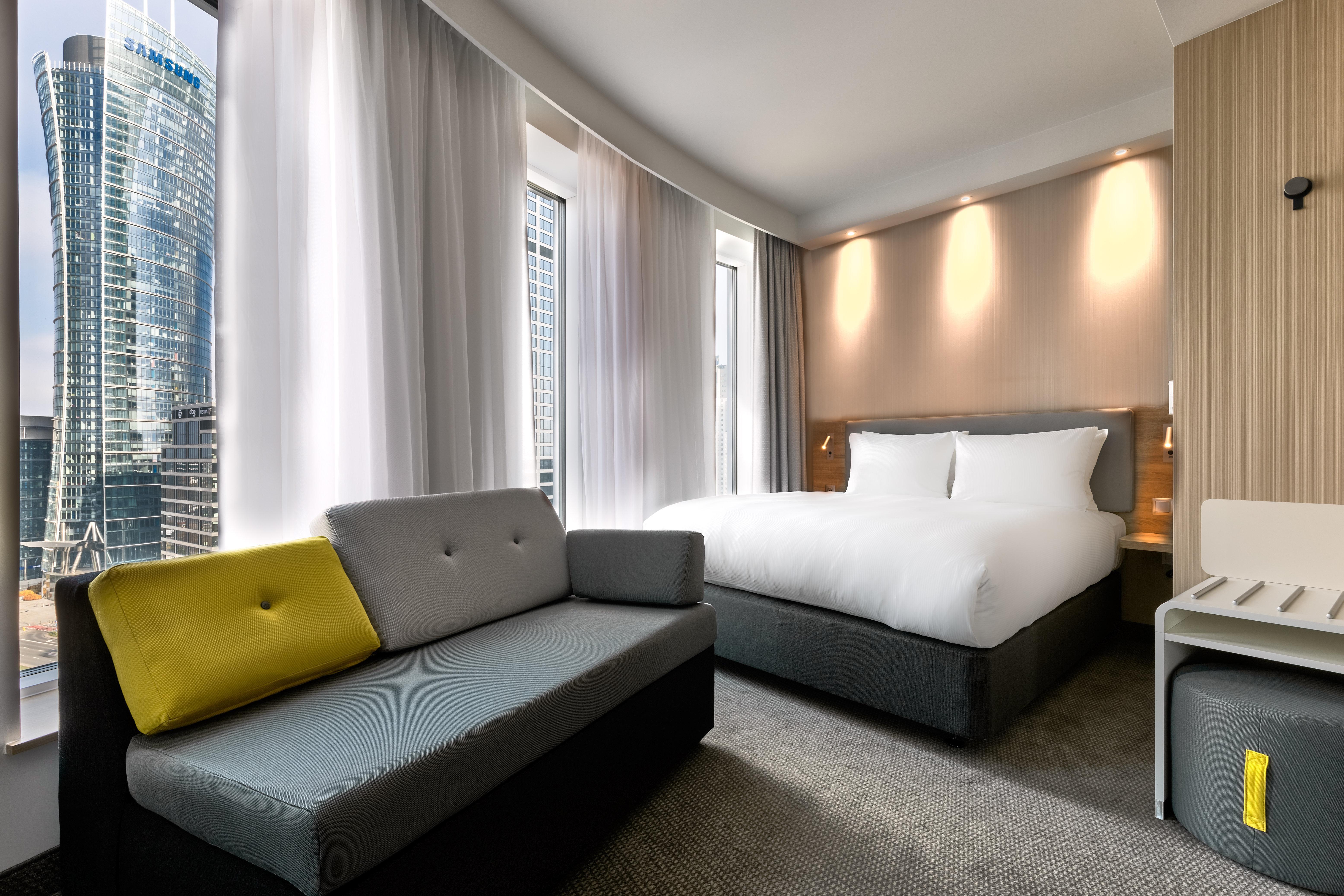 Holiday Inn Express - Warsaw - The Hub, An Ihg Hotel Esterno foto