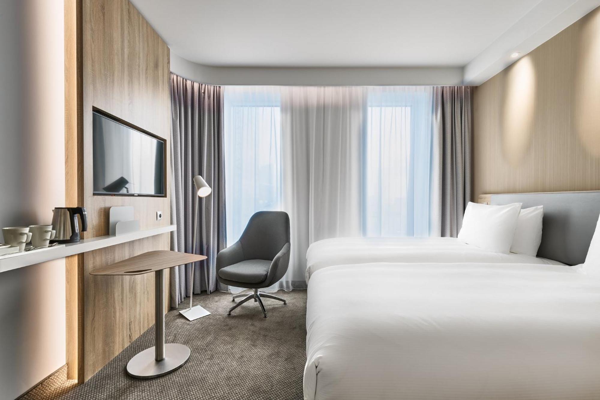 Holiday Inn Express - Warsaw - The Hub, An Ihg Hotel Esterno foto